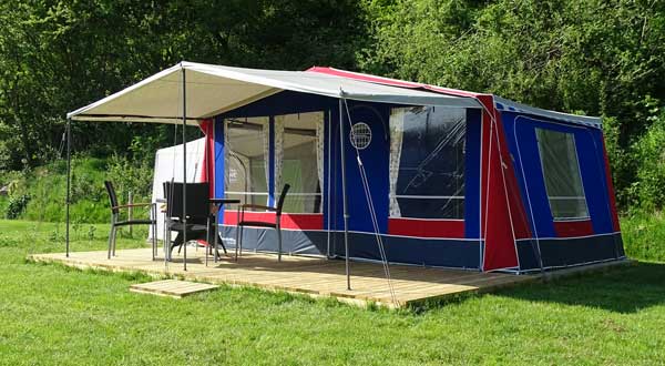 Glampingtelt med terrasse på Horsens City Camping