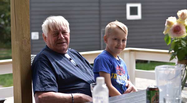 Familiehygge i hytten i sommerferien