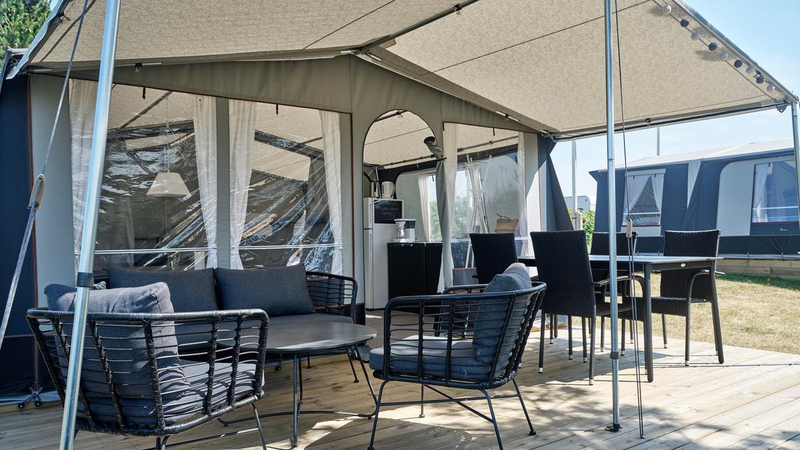 Glamping-Zelt mit Terrasse auf dem Horsens City Camping