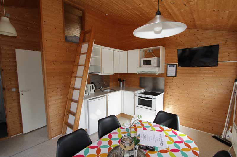 Luxury cabin for 6 persons of 25 m2 with bath and kitchen with dishwasher