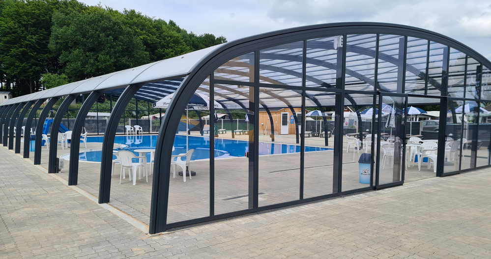 Covered pool with large sun terrace at Horsens City Camping