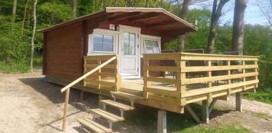 2-Personen-Blockhaus mit Doppelbett, Sofa und großer Terrasse