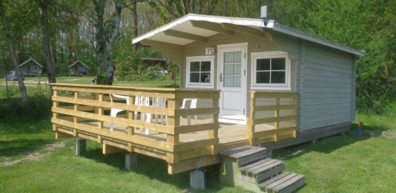 4-person log cabin with bunk beds close to service building and pool
