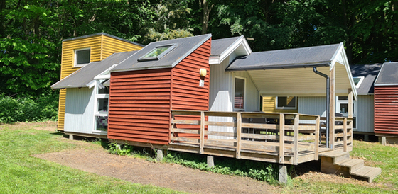 6 Personen Hütte von 30m2 mit Bad und WC und 2 Zimmern